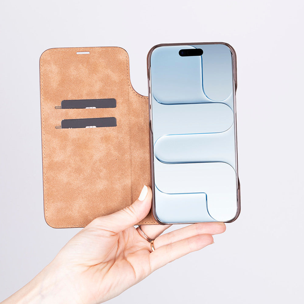 Hand holding a iphone 17 air with a brown leather case on a light gray background