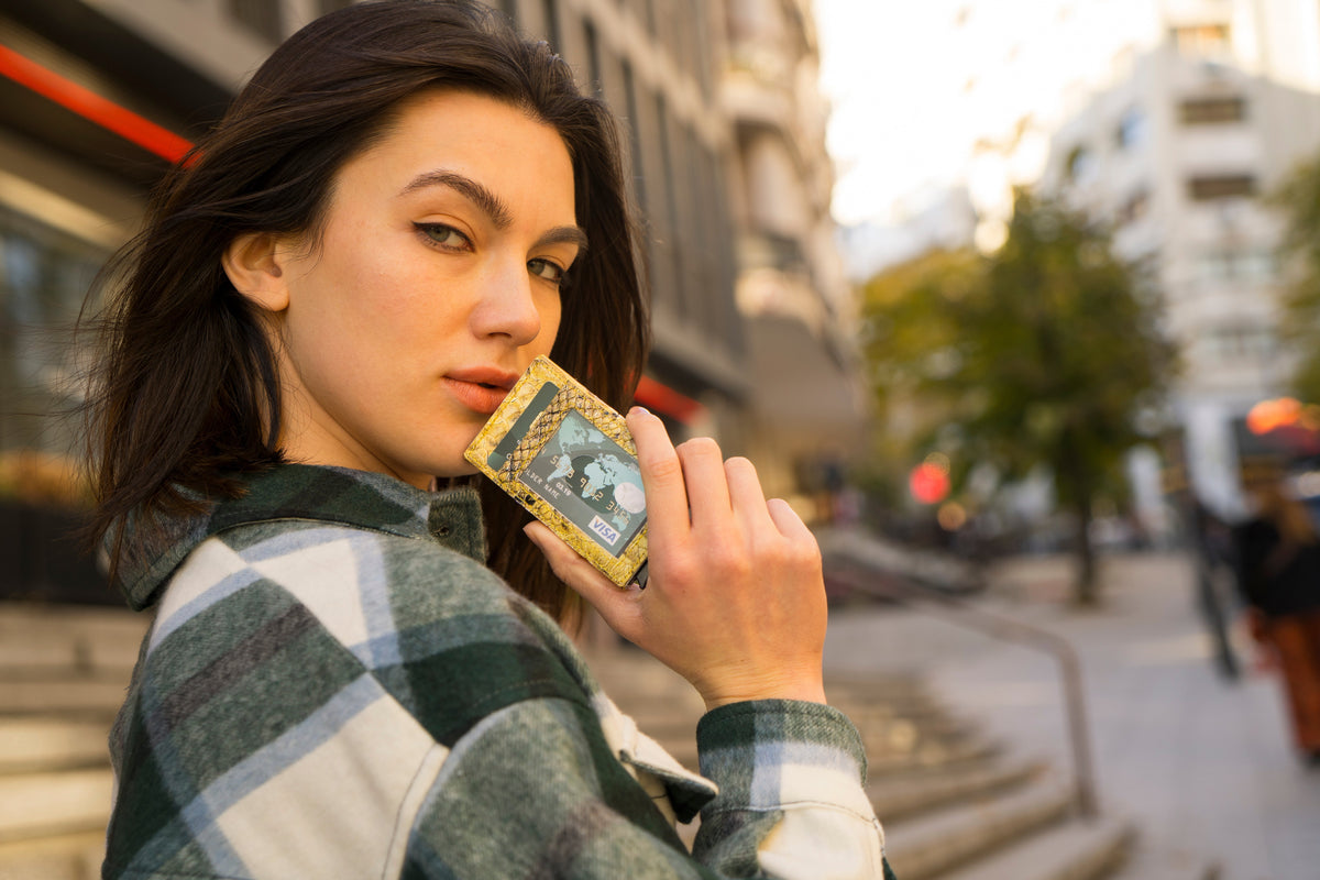 Wallet or Cardholder? How to choose one?