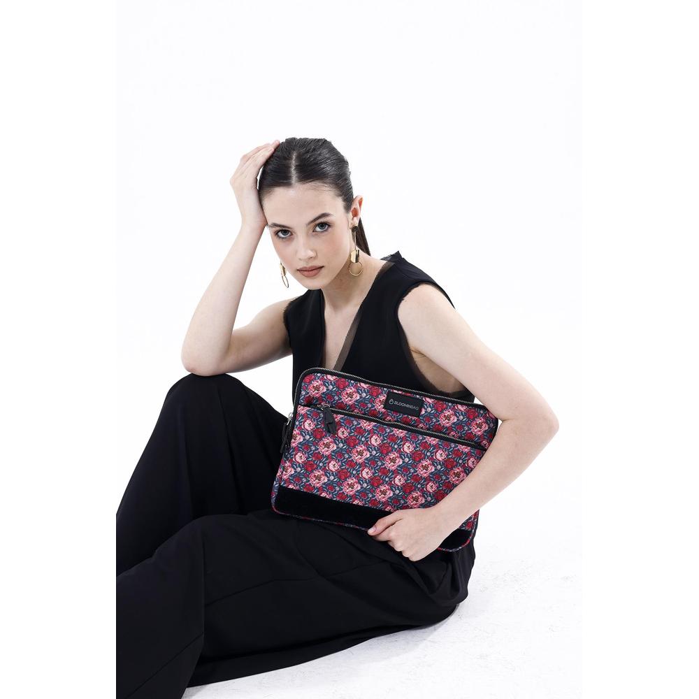 Sustainable MacBook Pro 16 inch sleeve with water-resistant lining